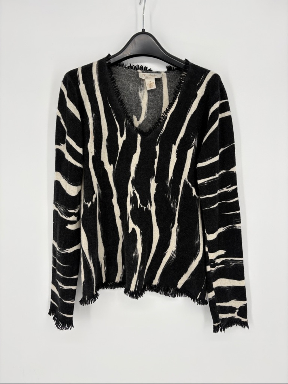 👾 Mainbocher cashmere Zebra-Print V-Neck Sweater in Black and Cream